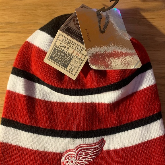 Redwings Beanie/Hat NWT - Picture 2 of 5
